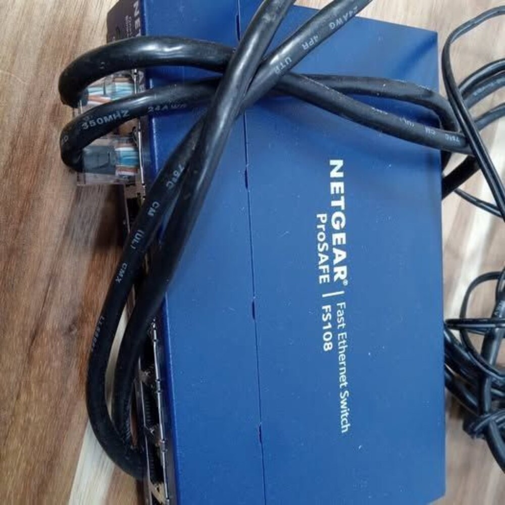 NETGEAR ProSAFE FS108 Fast Ethernet Switch - Picture 2 of 5